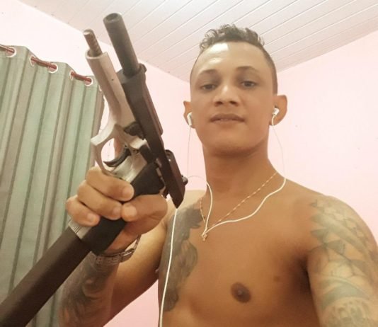 Foragido preso em RR exibia armas em redes sociais e postou até vídeo dançando com pistola