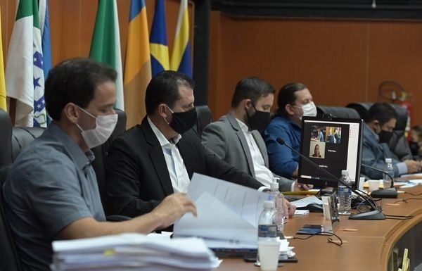 CPI da Saúde apura motivo da contratação de duas empresas para aquisição de EPIs