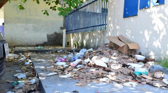 Pacientes denunciam demora com biópsias, além de lixo e sujeira, em laboratório do Governo do Estado